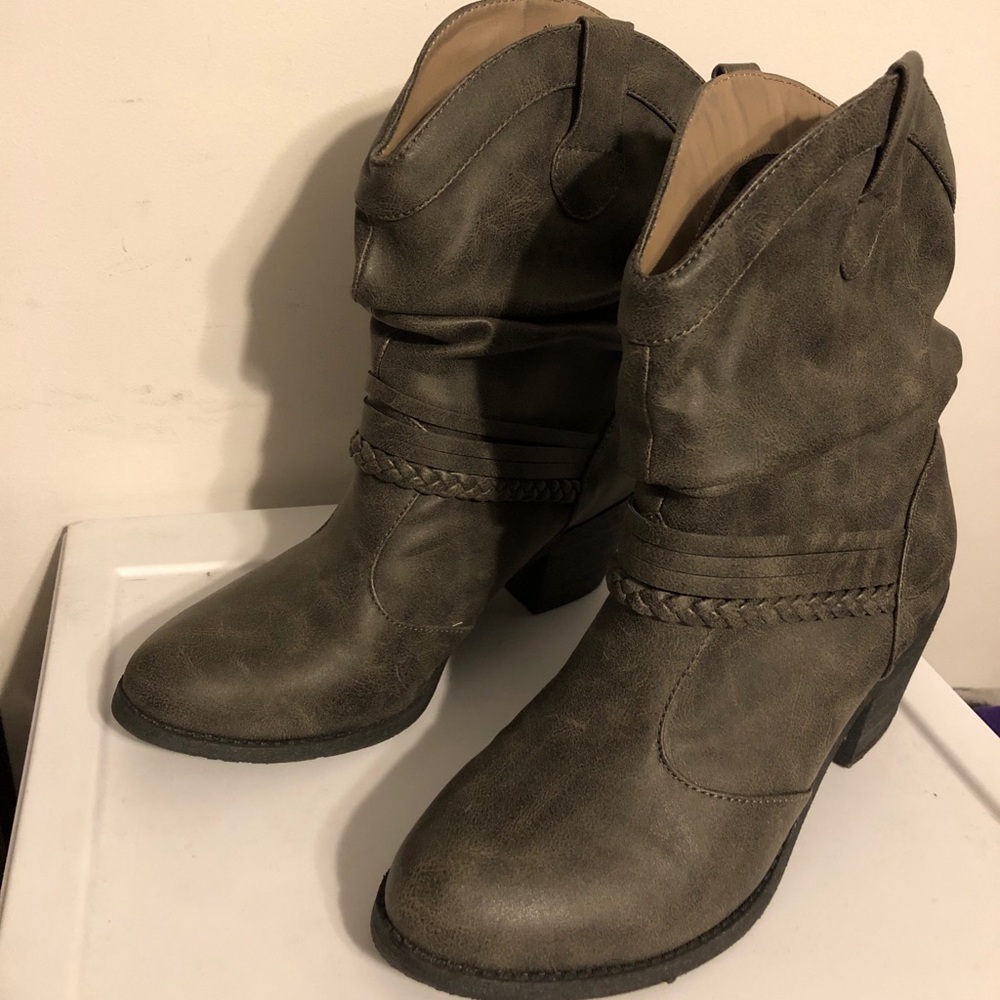 So Western Style Gray Bootie - Size 8.5